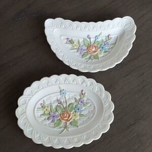 Lefton Antique Ivory Hand Painted Woven Edge Floral Trinket‎ and Soap Dish Set